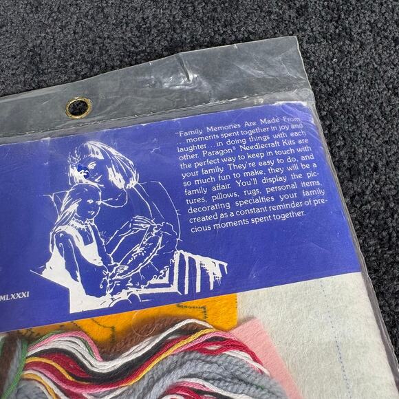 Paragon Needlecraft Vintage Felt Christmas Stocking Kit - Under The Tree Holiday - Picture 6 of 9